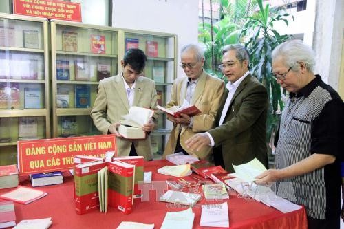 关于越南共产党和越南国会的展览在太原省举行