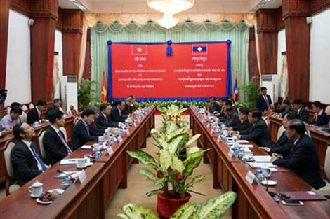 越南公安部长苏林对老挝进行工作访问