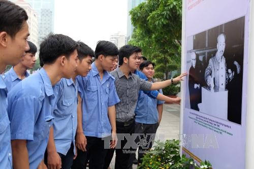 越南全国各地纷纷举行活动纪念胡志明主席诞辰126周年