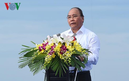阮春福出席越南海洋岛屿周响应集会