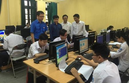 在越南全国青少年中形成信息技术学习和应用运动