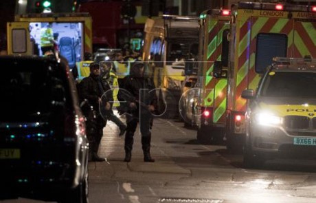 英国警方击毙伦敦恐怖案3名袭击者