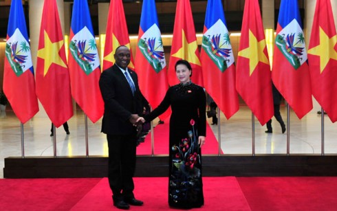 越南国会和海地参议院加强多领域关系