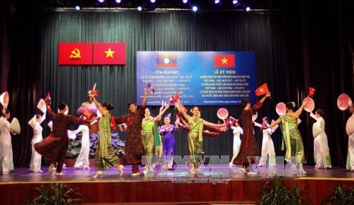 老挝举行老越建交55周年和《老越友好合作条约》签署40周年纪念仪式
