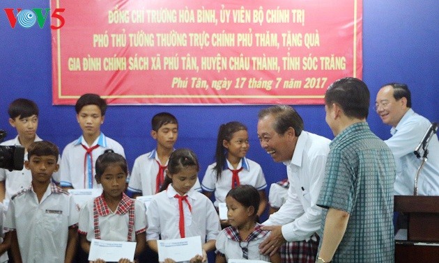 越南政府常务副总理张和平视察朔庄省