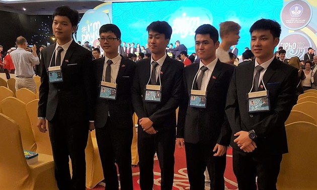 越南队参加第48届国际物理奥林匹克竞赛获4金1银