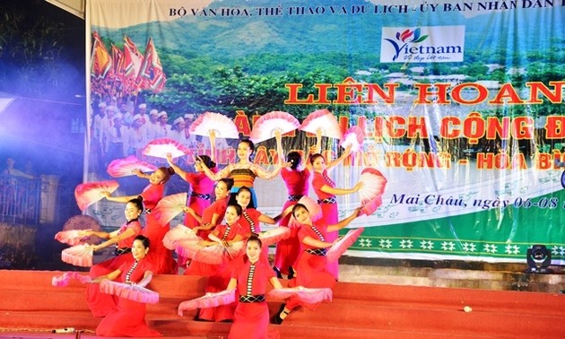 2017年越南西北地区各省社区旅游村联欢活动开幕