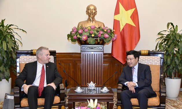 越南政府副总理兼外长范平明会见美国驻越大使奥修斯