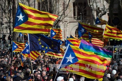 西班牙宪法法院宣布暂停执行加泰罗尼亚独立决议