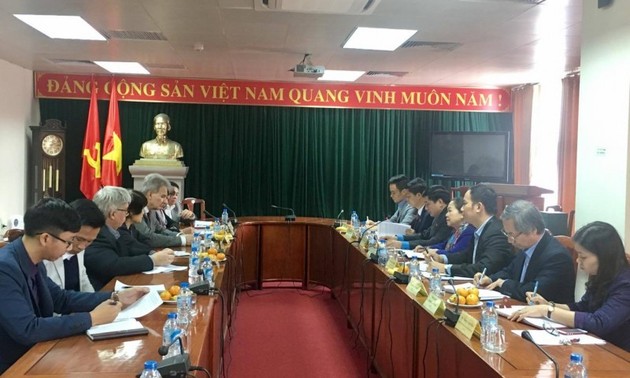 越南劳动总联合会与奥地利工会联合会代表团举行工作会谈