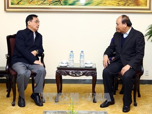 阮春福会见原老挝总理通辛