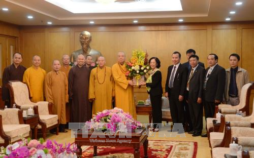 越共中央民运部部长张氏梅会见越南佛教教会代表团