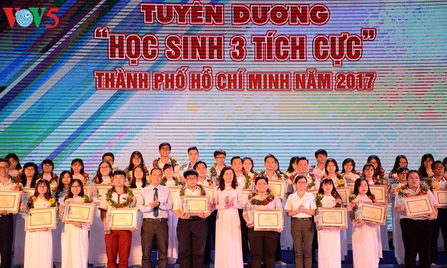 越南学生传统日纪念活动纷纷举行