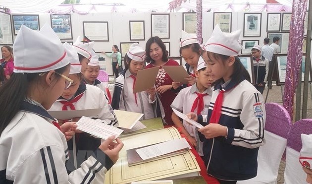 “黄沙长沙归属越南——历史和法理证据”地图和资料展在和平省举行