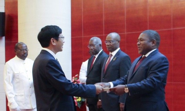 莫桑比克一向重视并希望加强与越南的关系