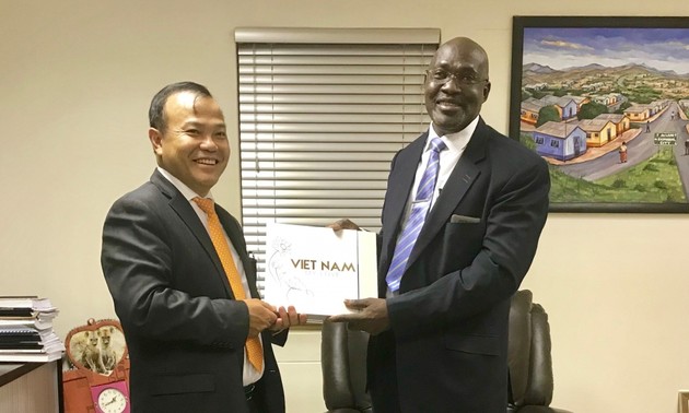 越南加强与安哥拉和纳米比亚合作
