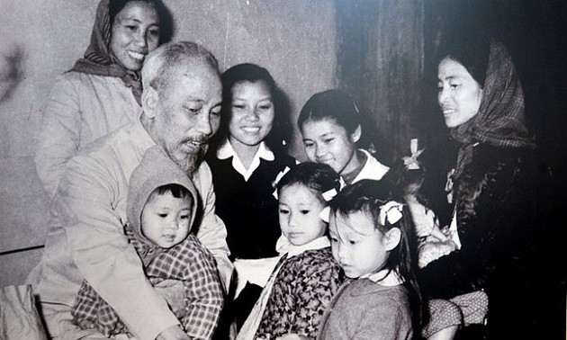 “胡志明主席与儿童”展在河内举行