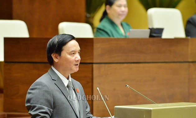 越南国会表决通过2019年法律法令制定计划和调整2018年法律法令制定计划决议