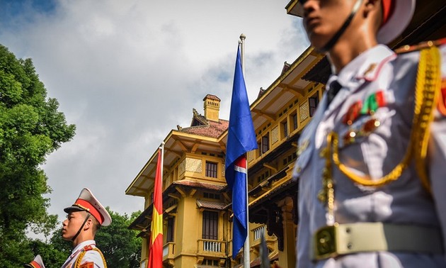 越南外交部举行升旗仪式庆祝东盟成立51周年