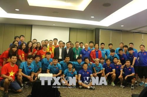 越南驻印度尼西亚大使馆勉励越南国奥队奋勇拼搏