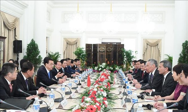 中国和新加坡签署有关双边合作的11份备忘录