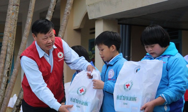 林同省“为贫困者和橙剂受害者过好年”活动启动日收到190亿越盾捐款