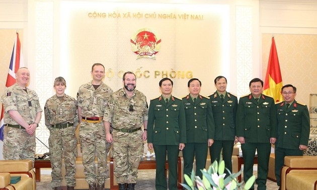 越南和英国加强维和军医合作
