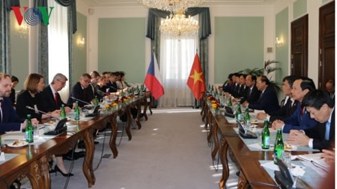 越南和捷克发表联合声明