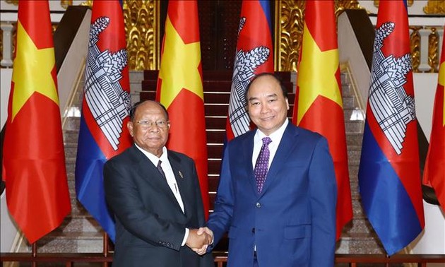 阮春福会见柬埔寨国会主席韩桑林