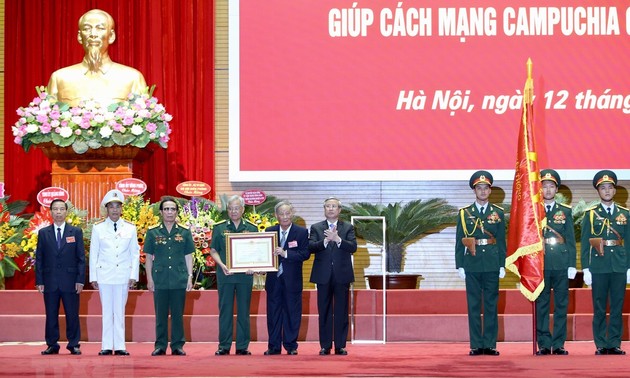 援柬越南专家荣获金星勋章