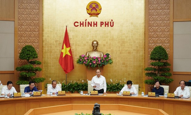  越南政府总理阮春福主持国有资本管理委员会工作会议
