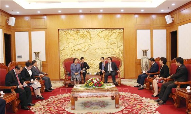 越共中央对外部部长黄平君会见老挝人民革命党中央对外部代表团