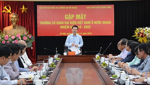 越共中央宣教部部长武文赏会见2019至2022年任期越南驻外代表机构首席代表