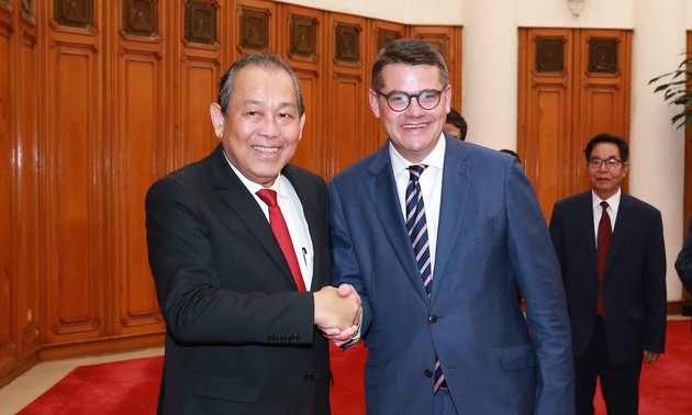 越南政府副总理张和平会见德国黑森州议会议长莱茵