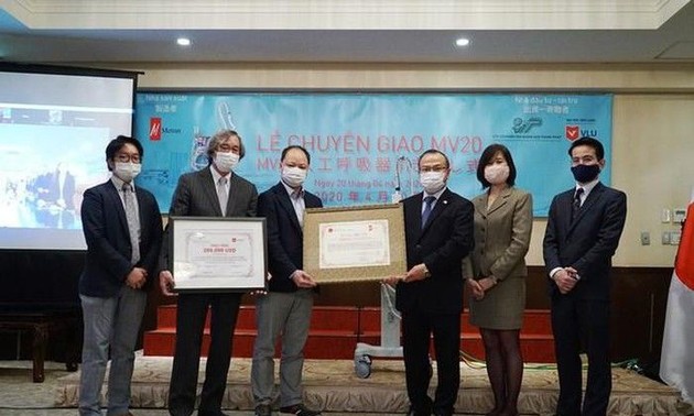 日本Metran公司向越南移交两台呼吸机