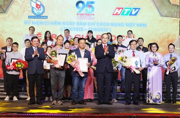 越南革命新闻节95周年纪念活动纷纷举行