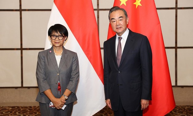 印度尼西亚外长蕾特诺呼吁中国在东海问题上遵守法律