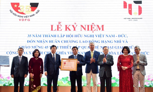 越南-德国友好协会成立35周年纪念会举行