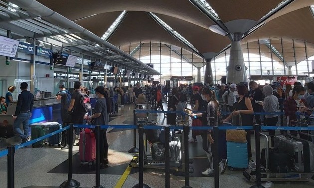 越南将滞留在马来西亚的290名公民接回国