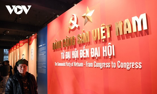 反映越南共产党12次大会的实物