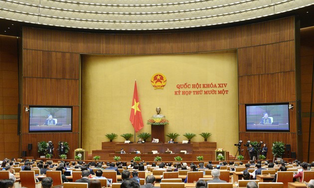 越南国会听取2016-2021年任期工作报告