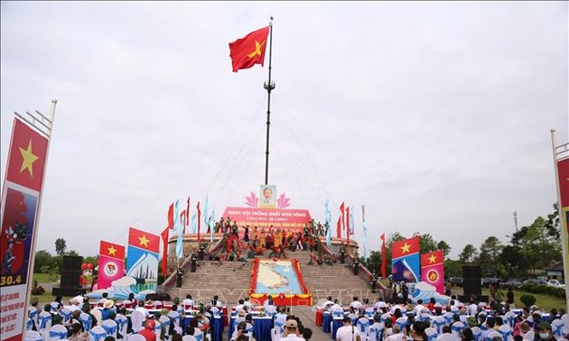 越南南方解放、国家统一46周年纪念活动纷纷举行