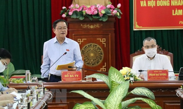 越南国会副主席杜伯巳视察富安省选举工作