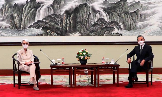 中国呼吁美国对两国关系做出正确选择