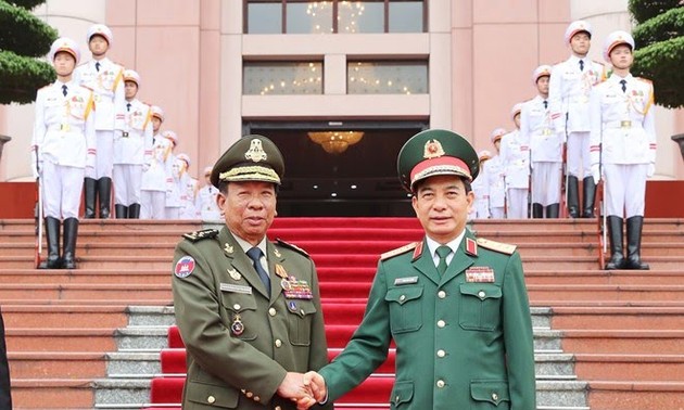 柬埔寨副首相兼国防大臣迪班对越南进行正式访问