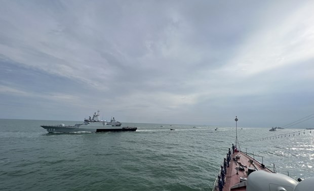 越南海军军舰参加2023年兰卡威国际海事和航空展览