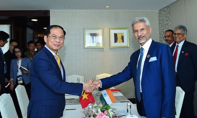 越南外交部长裴青山会见印度外长和澳大利亚外长