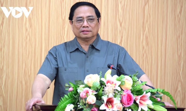 越南政府总理范明政与北件省委常委会举行工作会谈
