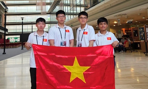 越南学生在国际信息学奥林匹克竞赛上夺得4枚奖牌