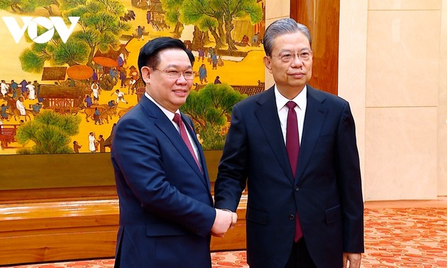 王庭惠与中国全国人大常委会委员长赵乐际举行会谈并签署合作协议